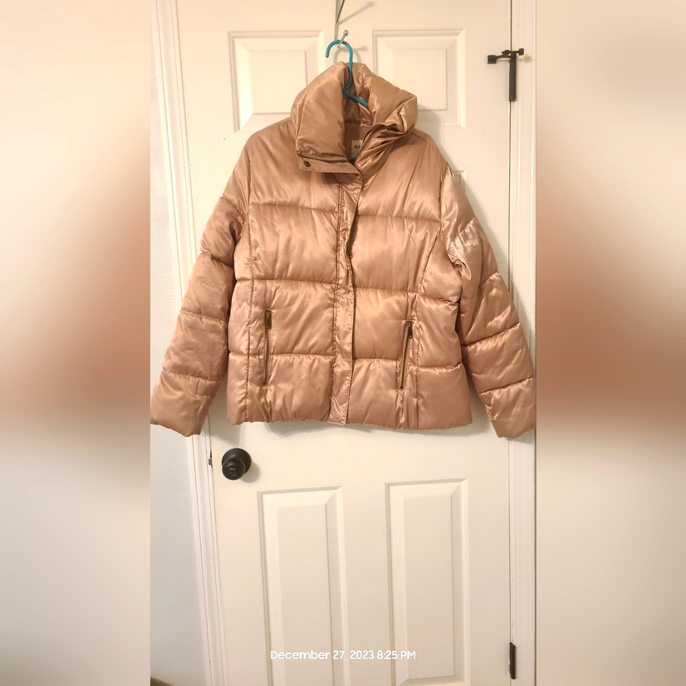 Old navy puffer coat. Beige, Size XXL